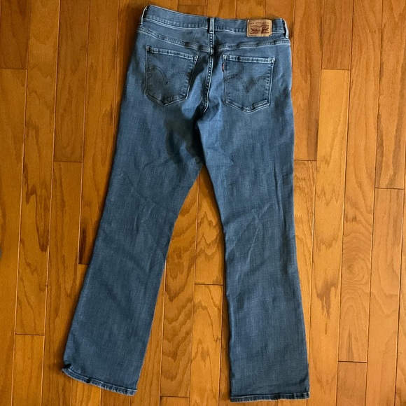 Levi’s’ Classic Boot Cut Zipper🪰Jeans! - Picture 2 of 13